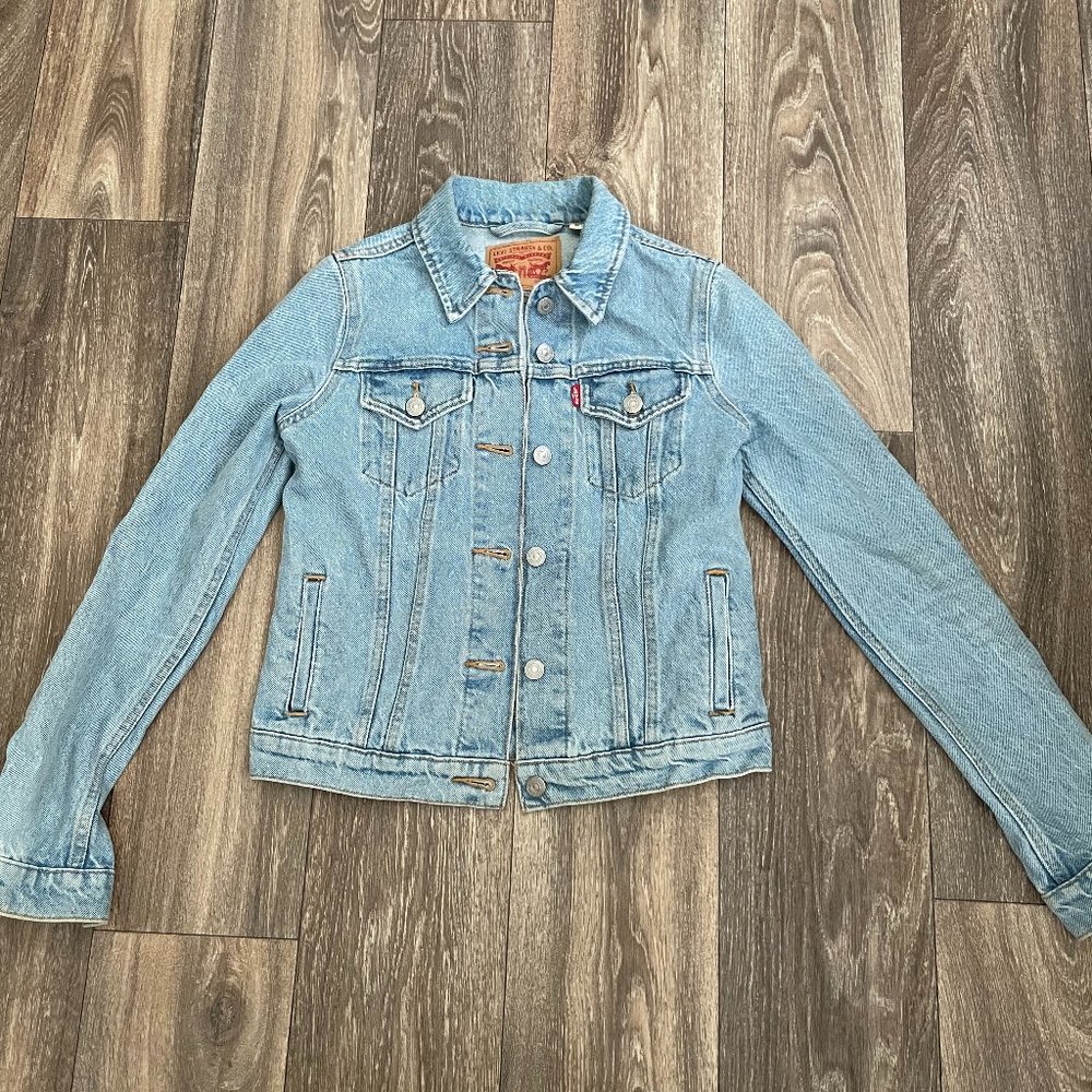 Womens Levis Original Trucker Jacket Medium Wash Size XS